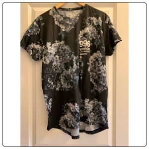 Flowered casual tee shirt